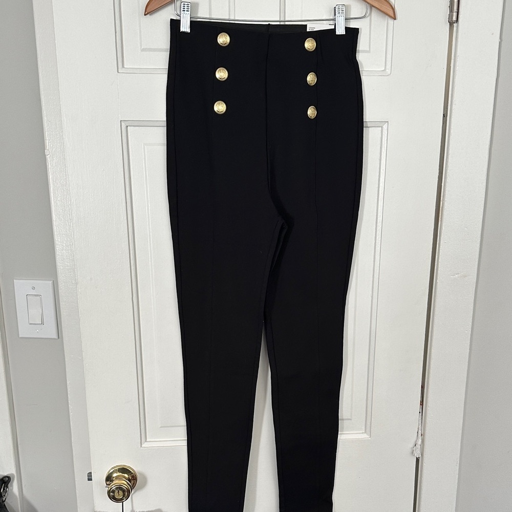 Zara Black Skinny Pants with Gold Buttons
Stretchy pants